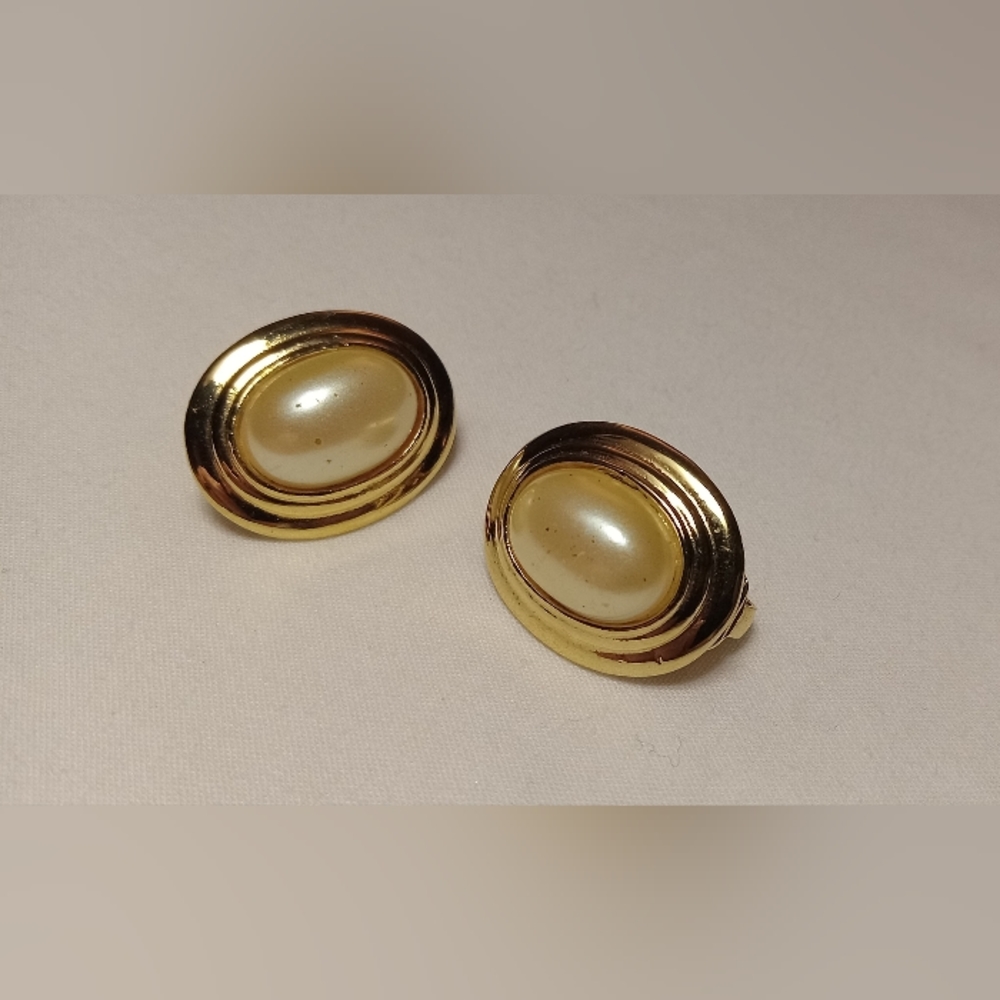 Vintage Gold and Pearl Caboshon Clip-On Earrings